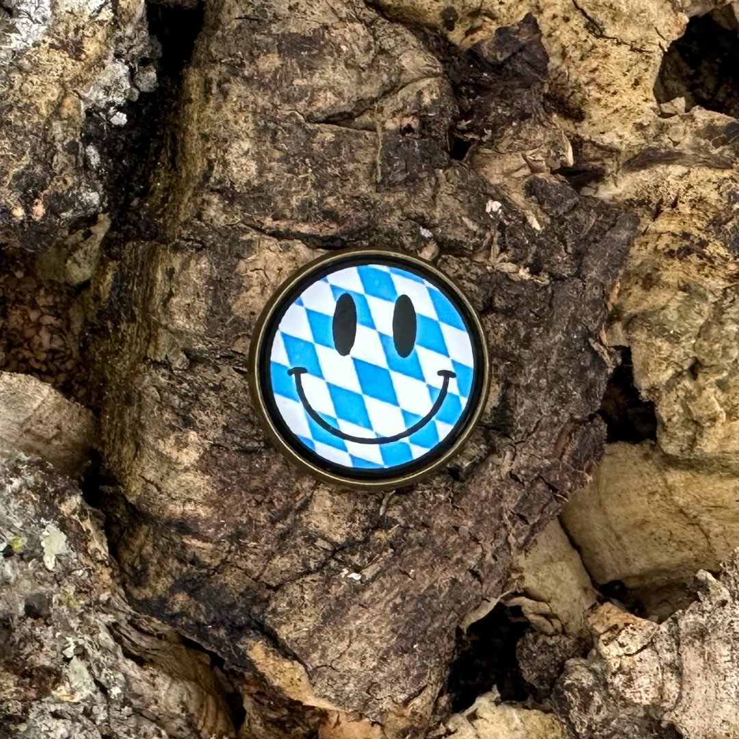 Bavarian Smiley | Anstecker | Altkupfer