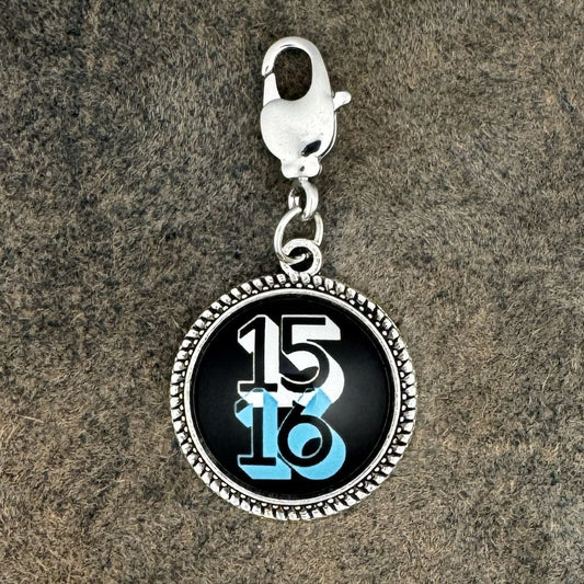 1516 | Charivari-Anhänger | Perlkranz | Altsilber