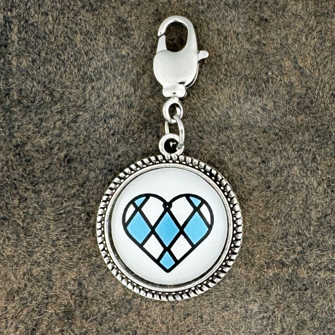 Bayern Herz Weiss | Charivari-Anhänger | Perlkranz | Altsilber