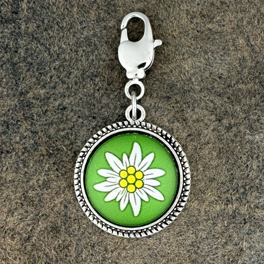 Edelweiss | Grün | Charivari-Anhänger | Perlkranz | Altsilber
