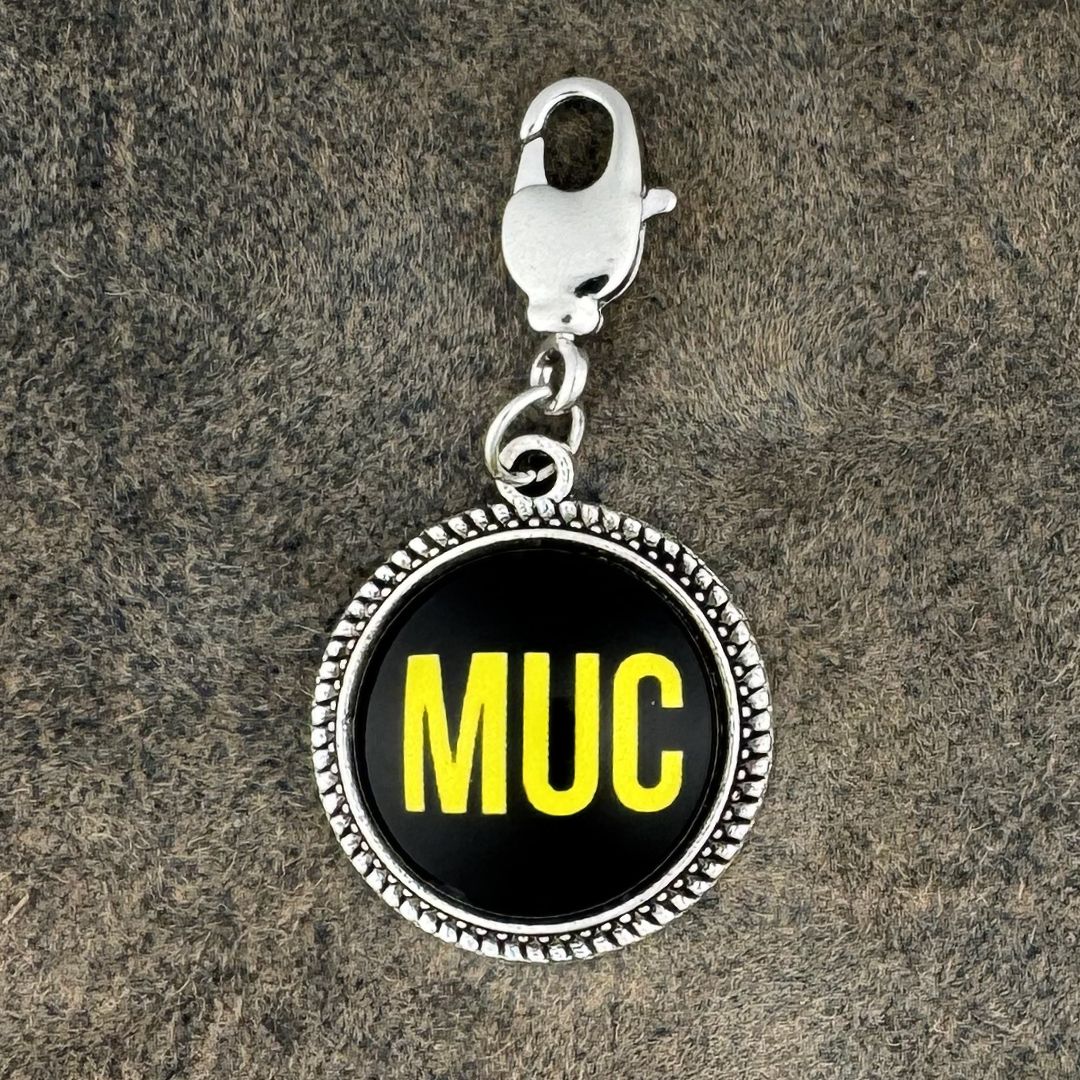 MUC | Charivari-Anhänger | Perlkranz | Altsilber