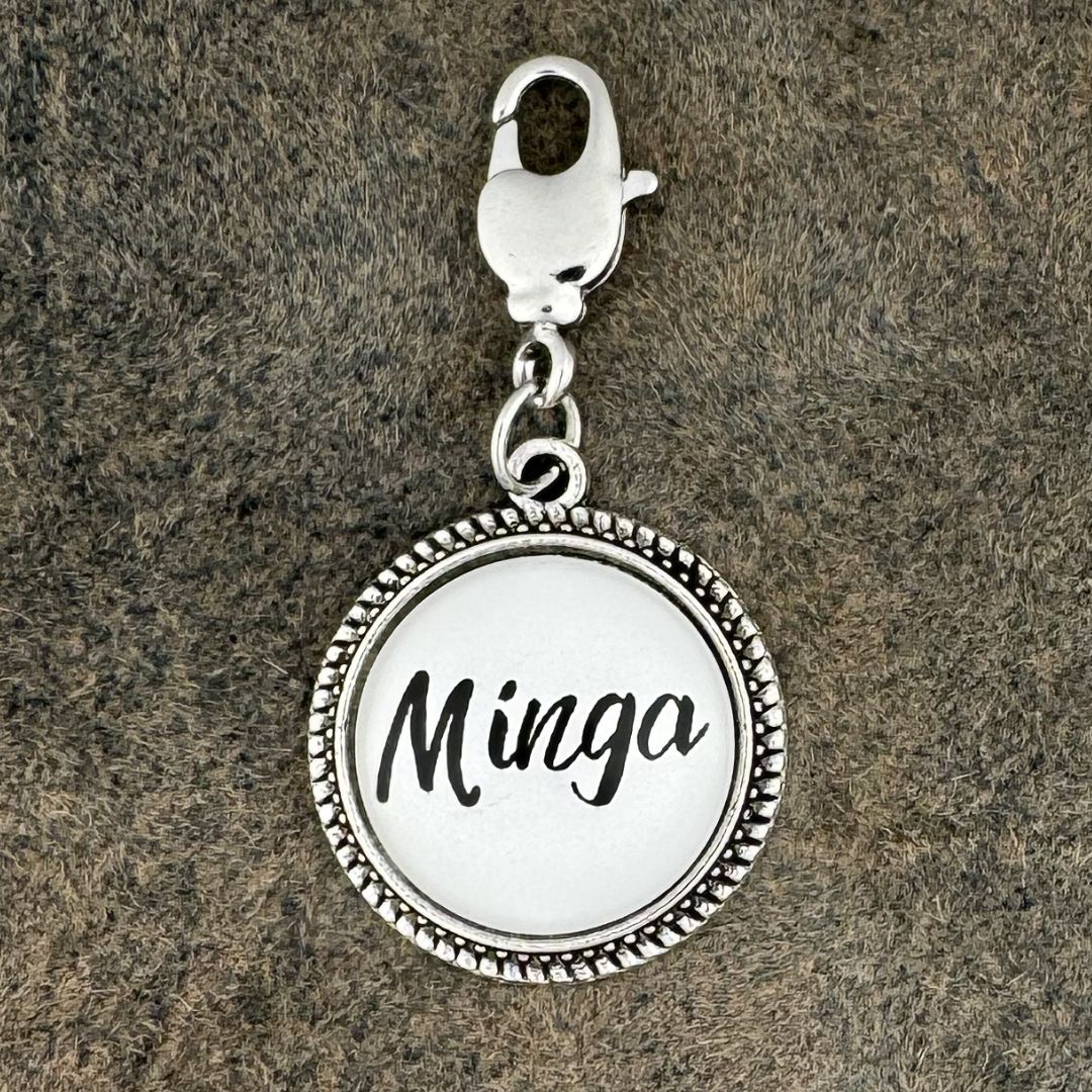 Minga | Charivari-Anhänger | Perlkranz | Altsilber