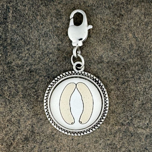 Weisswurst | Charivari-Anhänger | Perlkranz | Altsilber