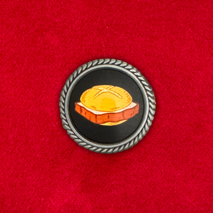 Leberkässemmel | Schwarz | Pin | Zierfassung