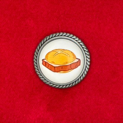 Leberkässemmel | Weiss | Pin | Zierfassung